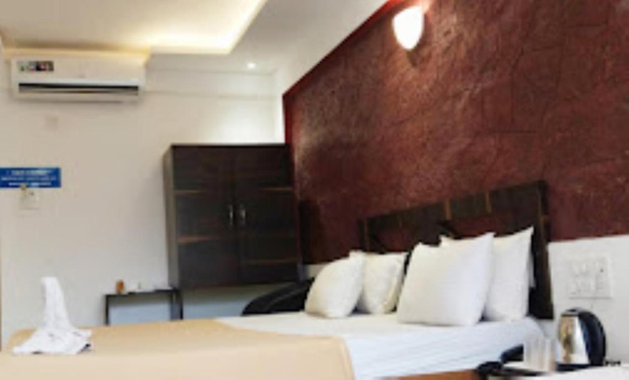 Blue Sea Beach Resort Mālvan Екстериор снимка